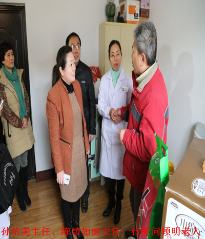 2、孙佑美主任、陈碧如副主任一行慰问顾明老人.jpg