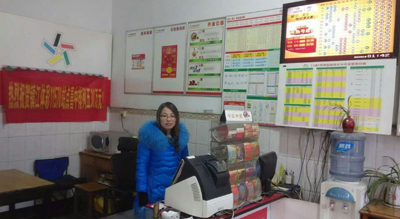 2、 镇江彩民幸运爆棚 喜获体彩“排列5”30万照片.jpg