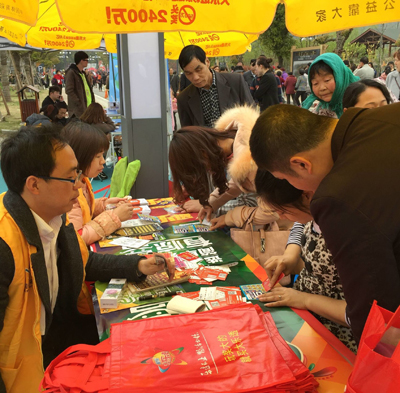 1、 镇江体彩在“黄明登圌”民俗节开展“大乐透5亿大派奖”宣传和即开户外体验活动照片.jpg