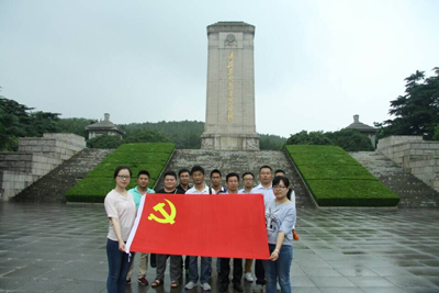 1467699970183451.jpg 宿迁体彩瞻仰淮海战役烈士陵园2.jpg