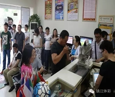 镇江80后大学生自主创业 带领彩民玩转竞彩照片.jpg