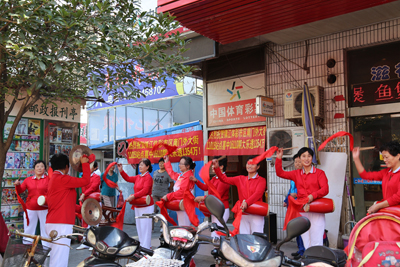 1474508219859044.jpg 2.镇江体彩五日内又中大乐透1354万!站点举行庆祝活动!照片.jpg