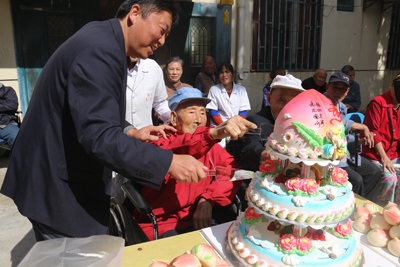 践行“两学一做” 敬老爱老让重阳更温暖4.jpg