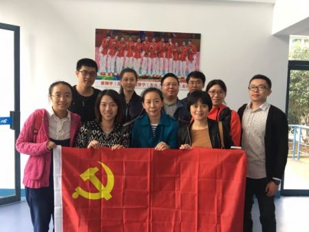 学习女排精神 体彩人走进江苏女排1.jpg