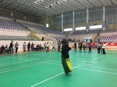3、镇江丹徒体彩组织销售员、彩民开展趣味运动会照片.jpg