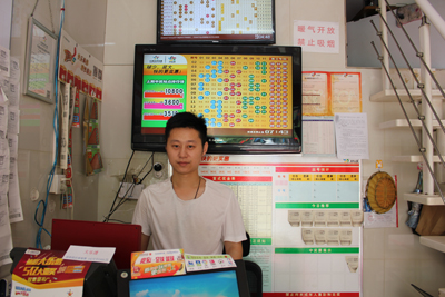 1477981151541139.jpg 记南京体彩51399站点业主诸捷.jpg