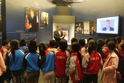 1479694450355335.jpg 南京体彩组织希望小学学生探索南京奥林匹克博物馆2.jpg