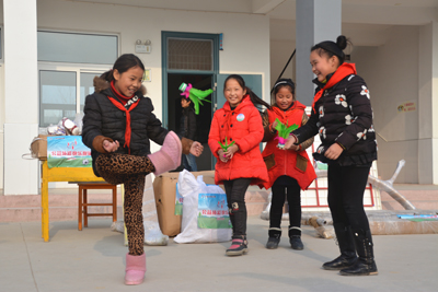 公益体彩温暖寒冬 我省多地开展“快乐操场”捐赠仪式.jpg