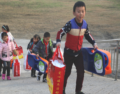 1、镇江体彩“爱心暖冬 公益助学”活动走进韦岗小学.jpg