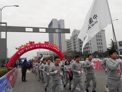 1483085628241418.jpg 宿迁体彩助力市迎元旦万人长跑活动3.jpg