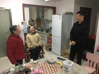 1483690865284527.jpg 慰问困难户 无锡体彩爱心暖冬在行动.jpg