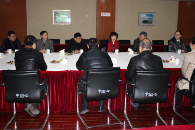 1486345951274267.jpg 局领导班子新春上班第一天集体看望慰问体彩中心干部职工2.jpg