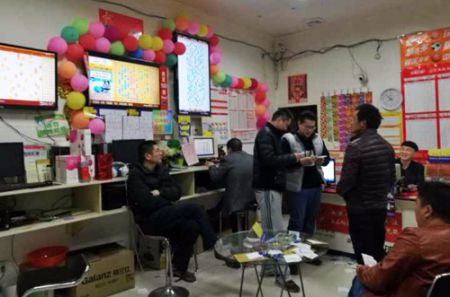 连云港好事成双 一天中出两部iPhone7a.jpg