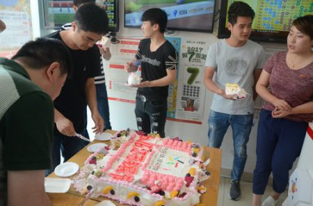 相聚盐城聚龙湖 欢度彩民节3_副本.JPG