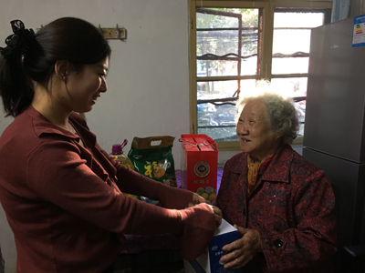 南通体彩送关爱 帮扶病残、失独群体1.jpg