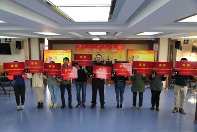 1509588629643804.jpg 镇江体彩举行顶呱刮“中1000送金条”活动第一批发奖仪式照片.jpg