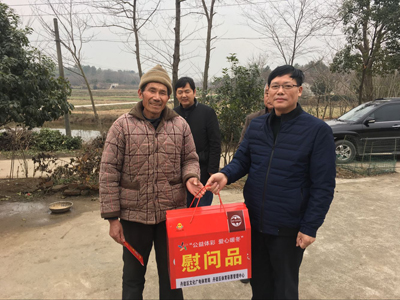 6 、公益体彩传递正能量 镇江丹徒体彩开展爱心暖冬活动照片.jpg