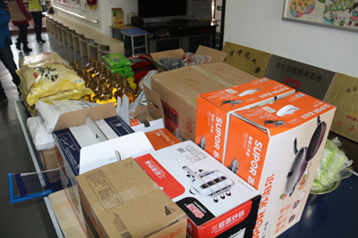 体彩爱心工作室采购的爱心物资.jpg