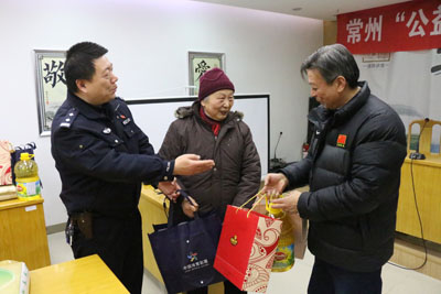 1518162419467684.jpg 寒冬慰问情意真,体彩关怀暖如春-2.jpg