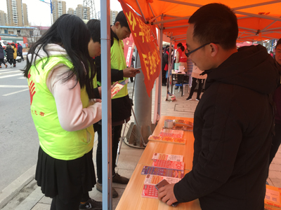 宿迁体彩在元宵花灯庙会开展地推活动-3.jpg
