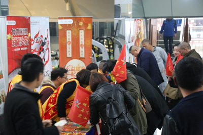 4镇江体彩嘉年华 苏粤男篮赛场秀照片.jpg