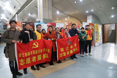 1镇江体彩嘉年华 苏粤男篮赛场秀照片.jpg