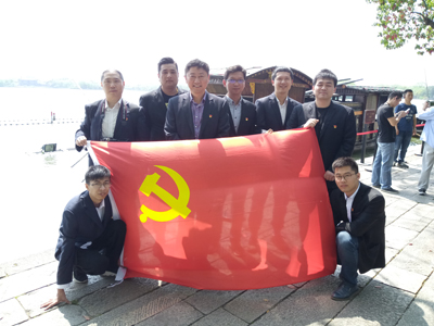 不忘初心跟党走，红色基因永传承.jpg
