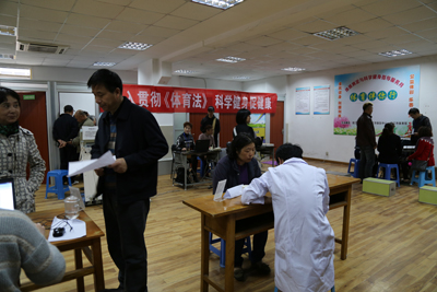 1523601626699736.jpg 2、体彩“大乐透6亿大派奖”宣传现身镇江全民健身体测服务月照片.jpg