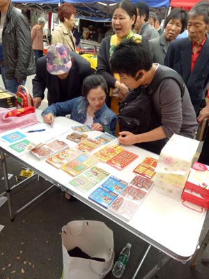 宜兴体彩地推走进宜兴杨巷节场庙会 (4).jpg