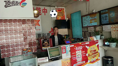 1527667382968040.jpg 【江苏体彩20年】诚信做事 本分做人——记盱眙县08772网点业主 (2).jpg