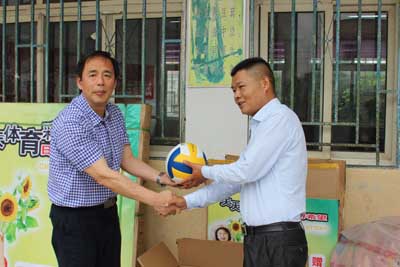 迎“六一”爱心助学 淮安体彩走访慰问茭陵乡中心小学 (3).jpg