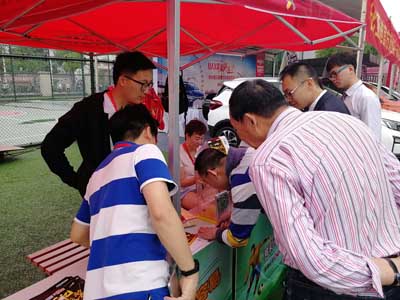 吴中区体彩开展“体彩嘉年华__世界杯预热”大型地推活动2.jpg
