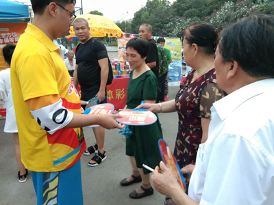 1530842849298260.jpg 5足球比赛进社区 体彩顶呱刮新票“西游记”送惊喜.jpg
