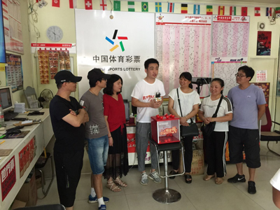 体彩撞大运走进连云港 购彩者中得手机乐呵呵4.jpg