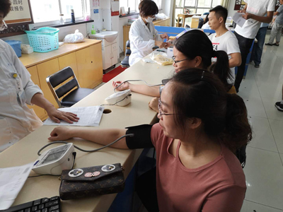 江阴体彩连续六年组织销售员体检 (1).jpg