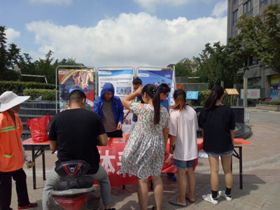 1535960458616687.jpg 连云港灌南体彩走进居民小区举办体彩地推活动1.jpg