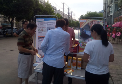 炎炎夏日 连云港赣榆体彩开展体彩公益地推宣传活动1.jpg