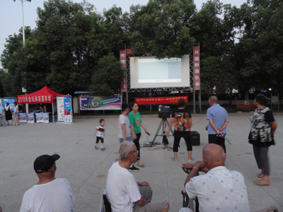 1535963200716703.jpg 金坛体彩开展体彩公益行——送千场体育电影进乡镇活动-1.jpg