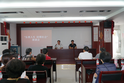 苏州常熟体彩回馈社会 走进兴隆社区开展公益活动1.jpg