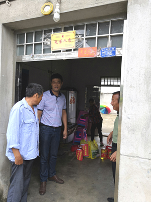 1538124074959439.jpg 淮安市盱眙县体彩开展公益体彩“关爱季”送温暖活动 (1).jpg