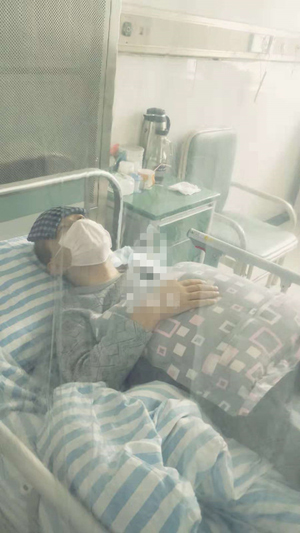 盱眙体彩购彩者、业主与销售员向身患白血病的体彩业主周宗武奉献爱心，谱写爱的乐章 (1).jpg