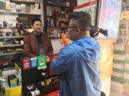 1555986536618970.jpg 连云港购彩者喜中体彩7位数500万头奖2_副本.jpg