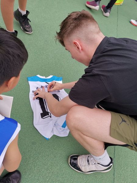 1556157790938519.jpg 体彩公益行-篮球启蒙 (5)_副本.jpg