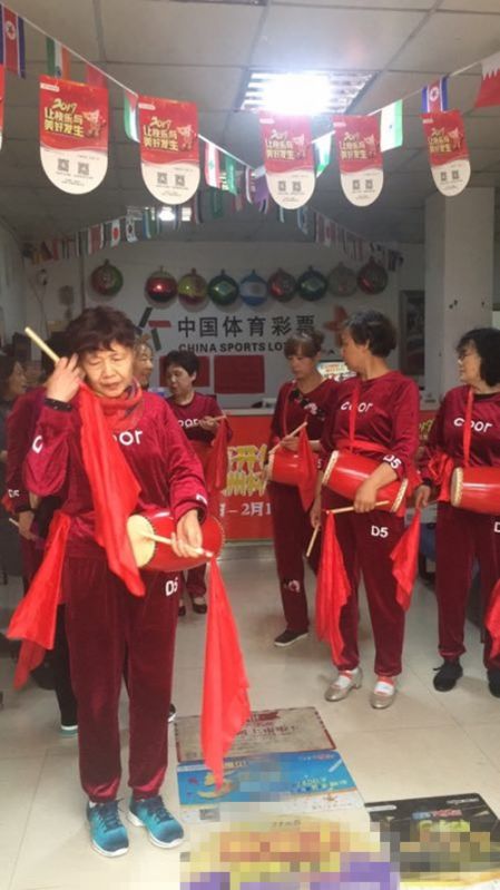 1556179499297073.jpg 时隔一周 江阴同一网点购彩者再次喜获大乐透140万元 (3)_副本.jpg