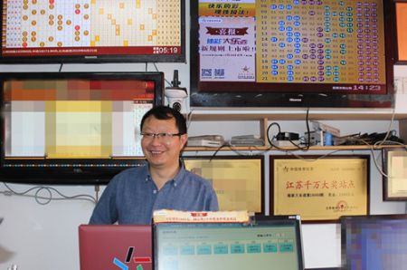 时隔一年不到 淮安一网点再中千万大奖 (2)_副本.jpg