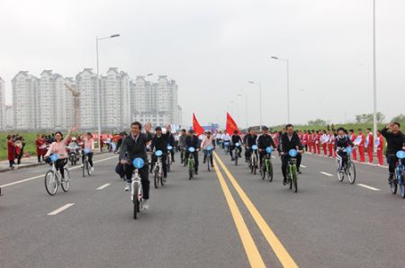 淮安体彩助力第12届万人自行车骑行活动 开展地推活动_副本.jpg