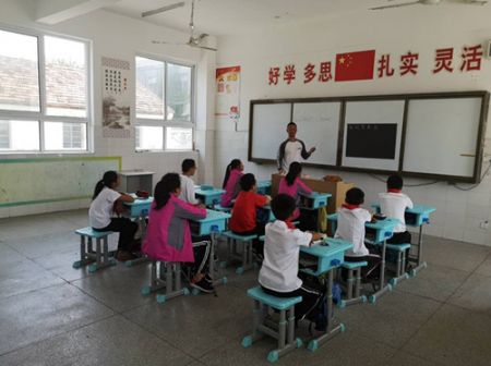 庆“六一” 淮安体彩走进前锋镇淮胜体彩希望小学支教 (3)_副本.jpg