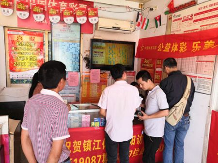 浓情端午好运来！ 镇江体彩举行喜中7位数2500万大奖庆祝活动！ (2)_副本.jpg