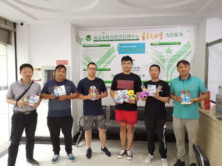 南京体彩联合汉府饭店共同开展爱心助学活动1_副本.jpg