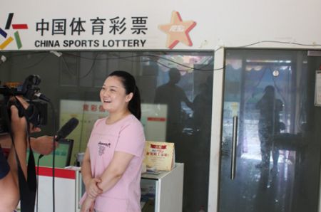 1560494585888454.jpg 端午佳节好运来 淮安彩友喜中7位数500万大奖 (4)_副本.jpg